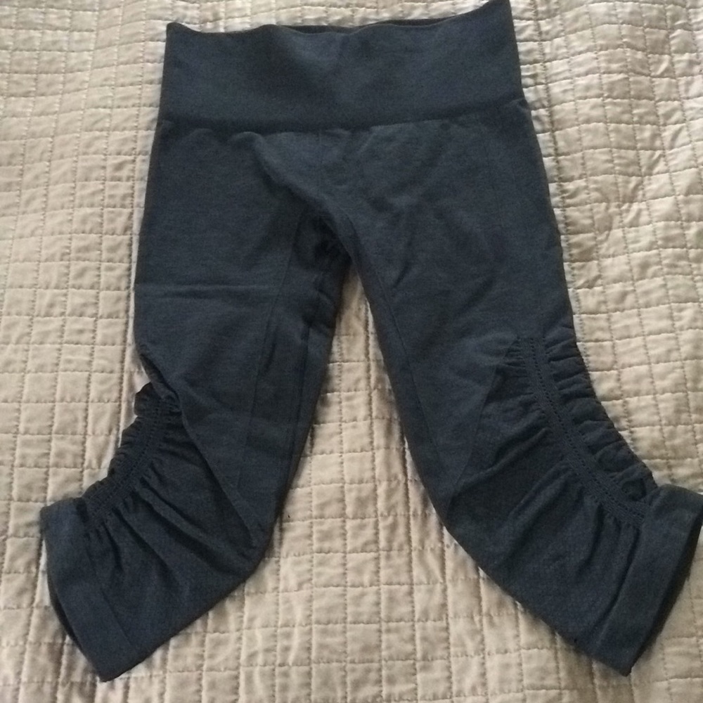 Lululemon capri yoga pants see details